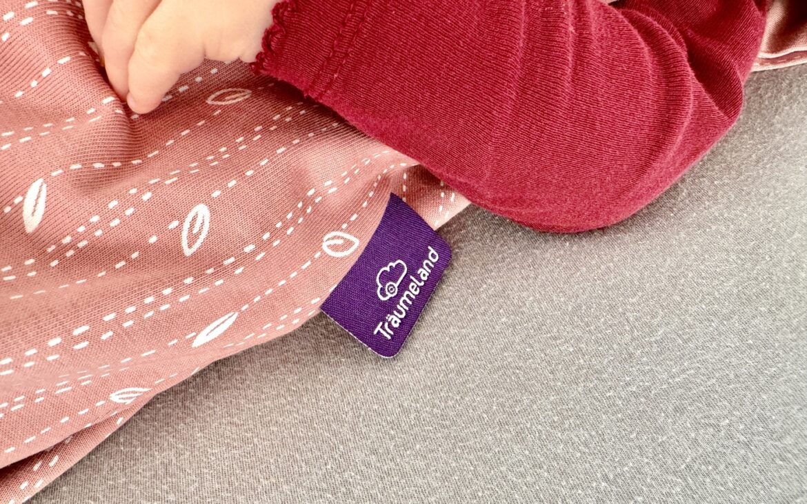 Traeumeland Schlafsack 4 1170x730 - Baby Schlafsack kaufen - Tipps für Eltern