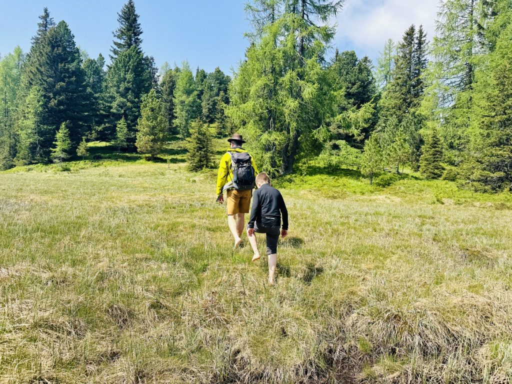 Barfuß durch das Hochmoor – Familienabenteuer mit dem Butler auf der Turracher Höhe