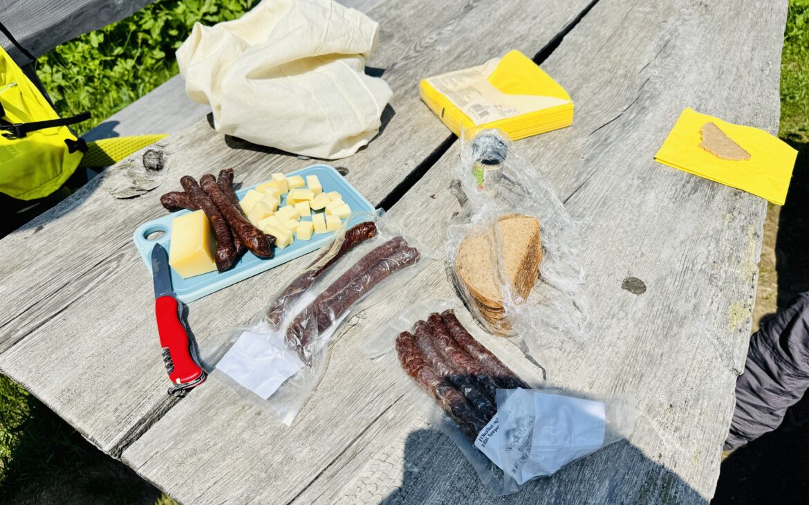 Barfuß durch das Hochmoor – Familienabenteuer mit dem Butler auf der Turracher Höhe Barfusswanderung Hochmoor Butler Programm Turracher Hoehe Kaernten 10 1170x730 - Barfuß durch das Hochmoor – Familienabenteuer mit dem Butler auf der Turracher Höhe