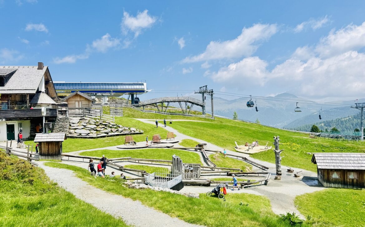 Barfuß durch das Hochmoor – Familienabenteuer mit dem Butler auf der Turracher Höhe Nockys AlmZeit Turracher Hoehe Kaernten 9 1170x730 - Barfuß durch das Hochmoor – Familienabenteuer mit dem Butler auf der Turracher Höhe