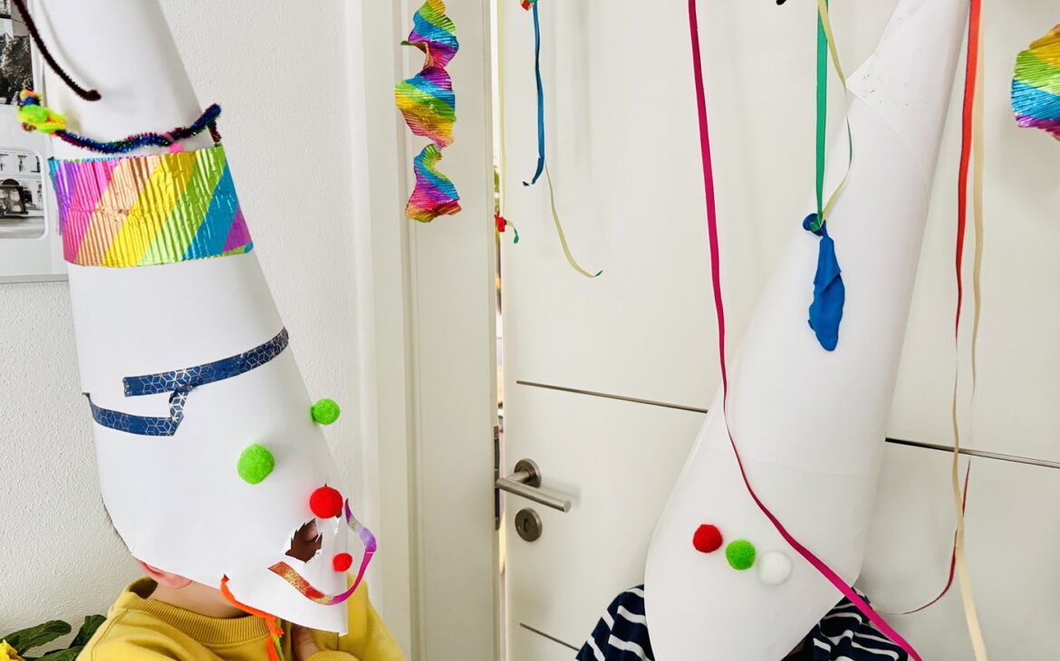 Bunte Faschingshüte basteln mit Kindern Faschingshuete Kinder basteln 6 1170x730 - Bunte Faschingshüte basteln mit Kindern