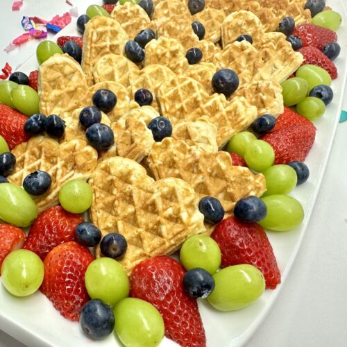 Bunte Waffelplatte mit Obst Fingerfood Kinder 1 500x500 - Bunte Waffelplatte mit Obst – Das perfekte Fingerfood für Kinder