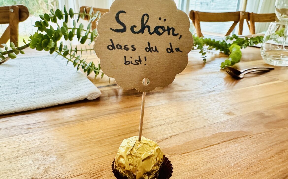 Gastgeschenk Schoen dass du da bist 6 1170x730 - Gastgeschenk - Schön, dass du da bist