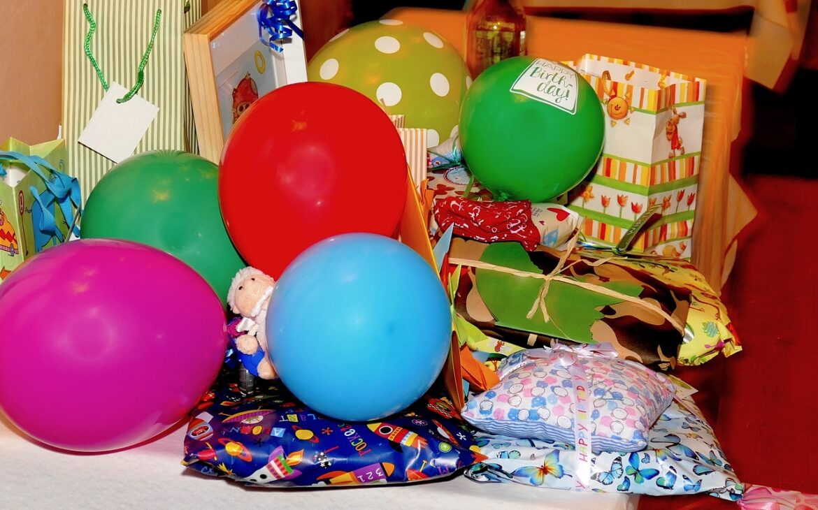 Geschenke auspacken am Kindergeburtstag - Ideen für koordinierte Spiele Geschenke Kindergeburtstag auspacken 3 1170x730 - Geschenke auspacken am Kindergeburtstag - Ideen für koordinierte Spiele