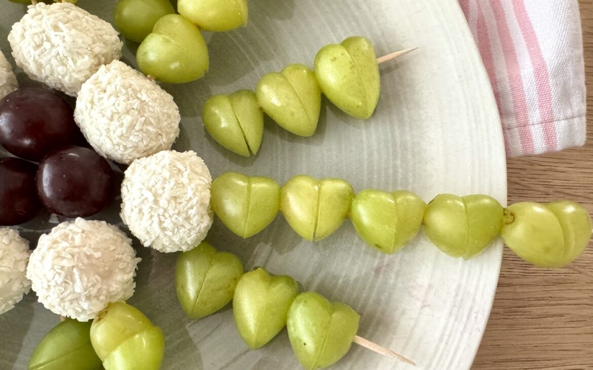 Obstspiesse Herz 7 1170x730 - Herzige Obstspieße mit Trauben