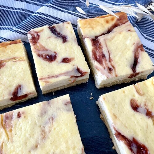 Kaesekuchen mit Zwetschgenmus 1 500x500 - Käsekuchen mit Zwetschgenmus