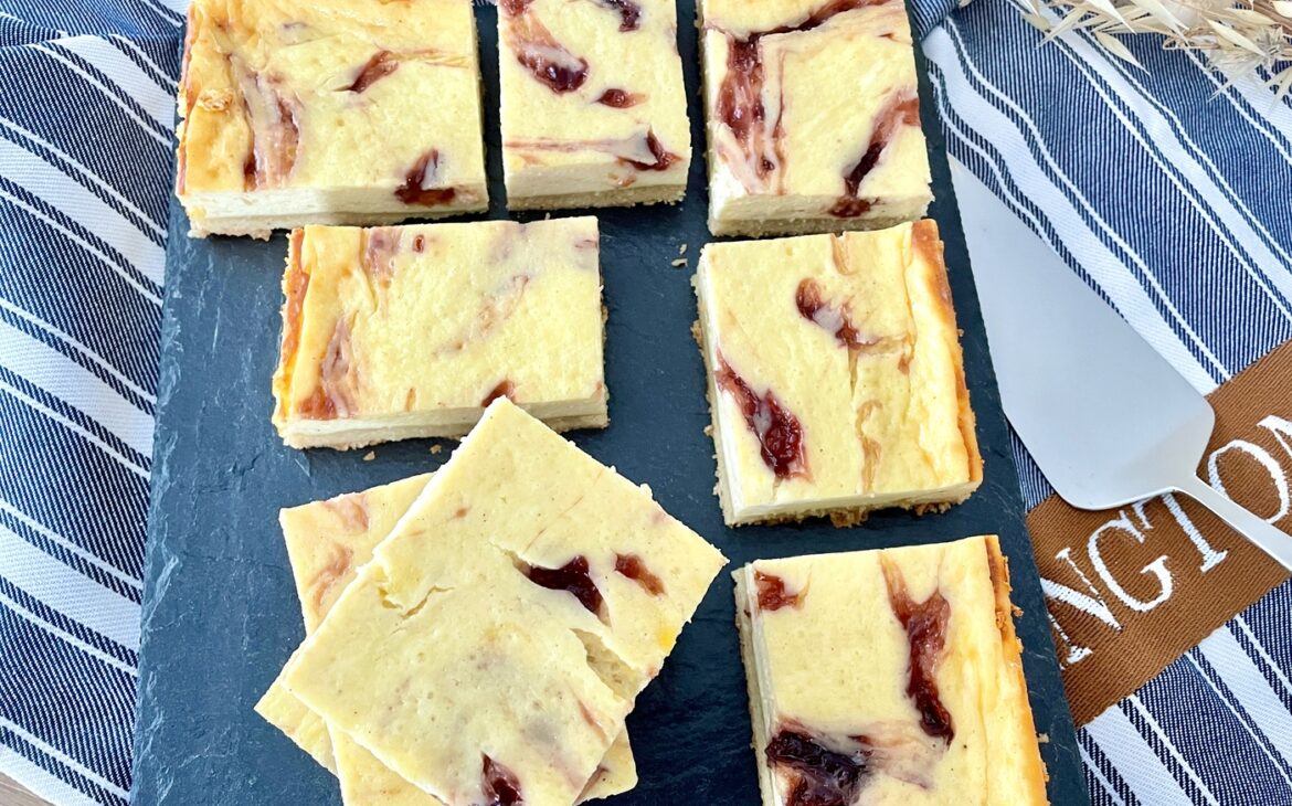 Kaesekuchen mit Zwetschgenmus 2 1170x730 - Käsekuchen mit Zwetschgenmus