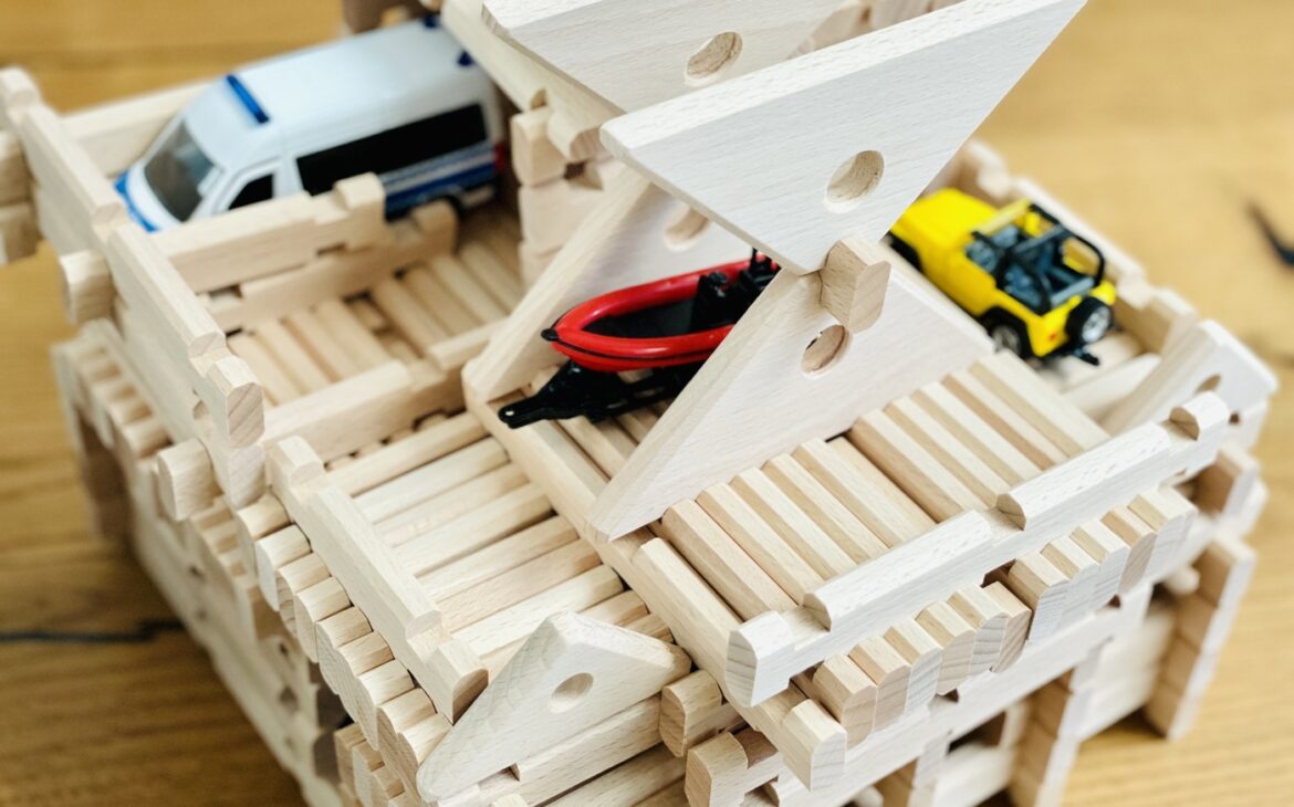 Logo Burg Konstruktionsspielzeug 6 1170x730 - Logo-Burg: Konstruktionsspielzeug aus Holz für Kinder