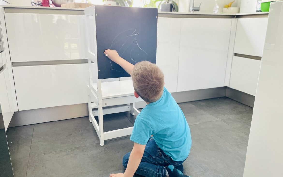 Lohnt sich ein Lernturm für Kinder? Lernturm Kinder 1 1170x730 - Lohnt sich ein Lernturm für Kinder?