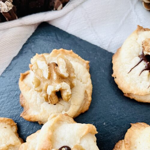 Marzipan Plaetzchen mit Walnuss 2 500x500 - Marzipan-Plätzchen mit Walnuss