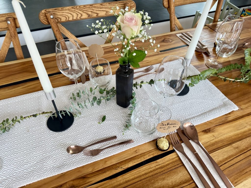 Tischdeko mit Eukalyptus: Stilvoll und kostengünstig