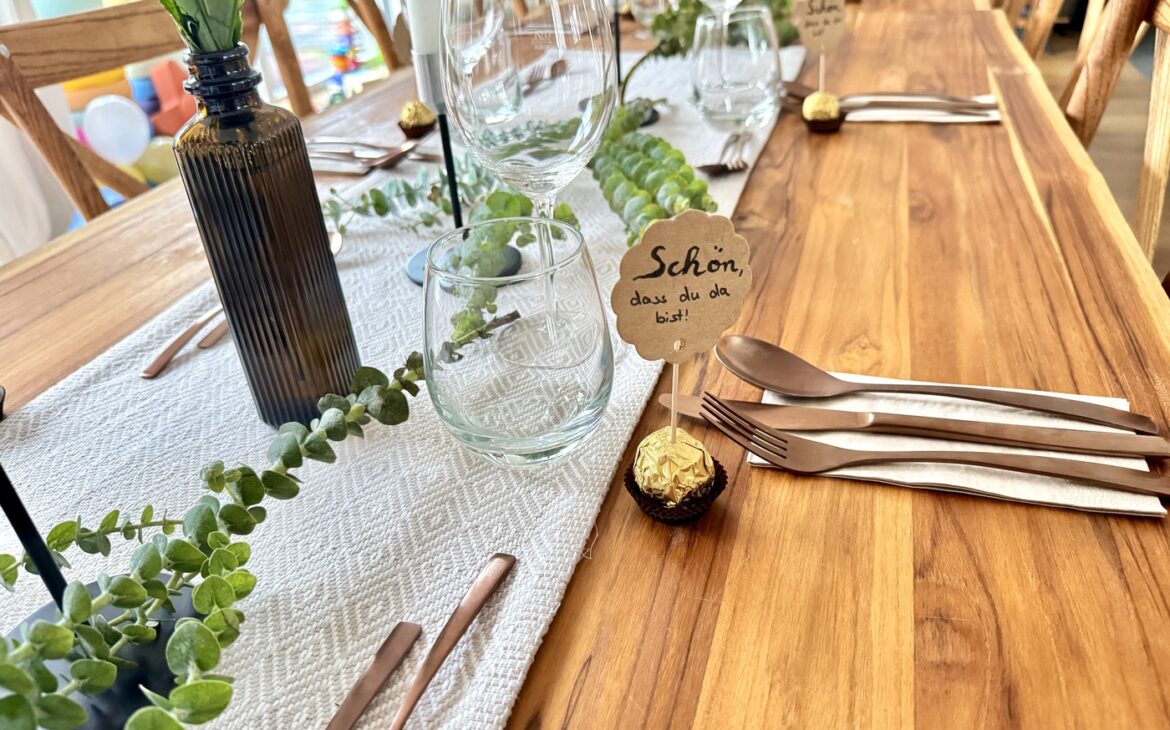 Tischdeko mit Eukalyptus: Stilvoll und kostengünstig Tischdeko mit Eukalyptus 6 1170x730 - Tischdeko mit Eukalyptus: Stilvoll und kostengünstig