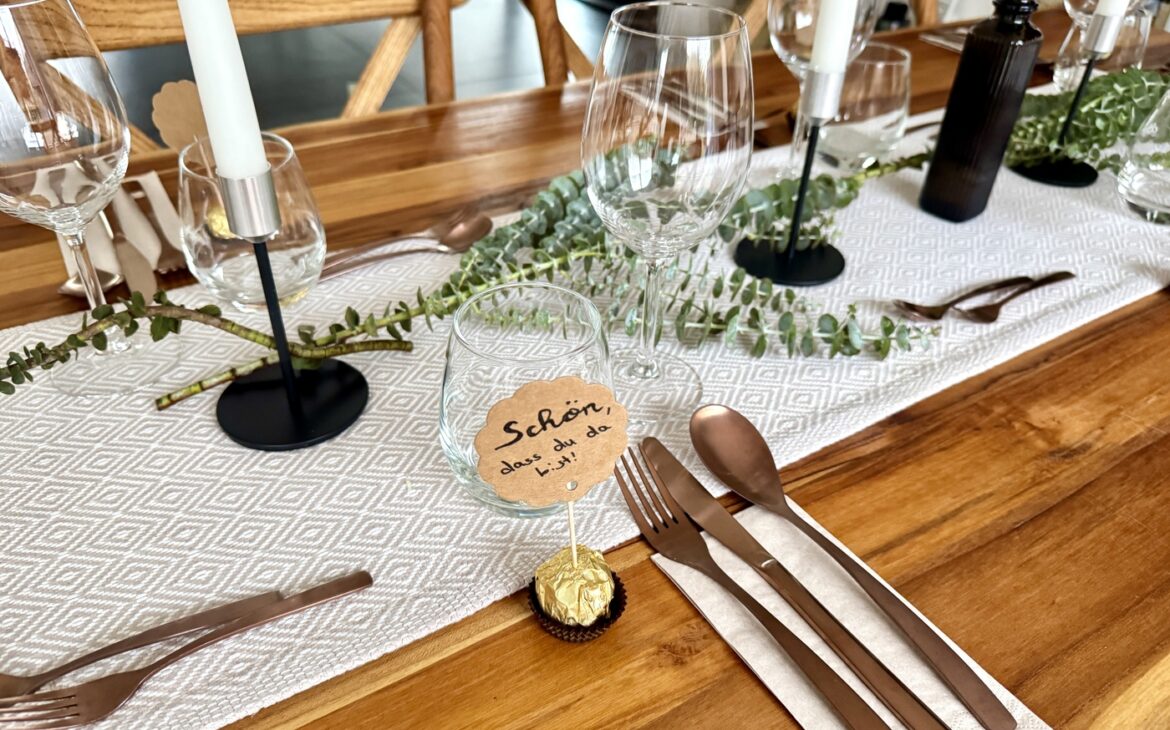 Tischdeko mit Eukalyptus: Stilvoll und kostengünstig Tischdeko mit Eukalyptus 14 1170x730 - Tischdeko mit Eukalyptus: Stilvoll und kostengünstig