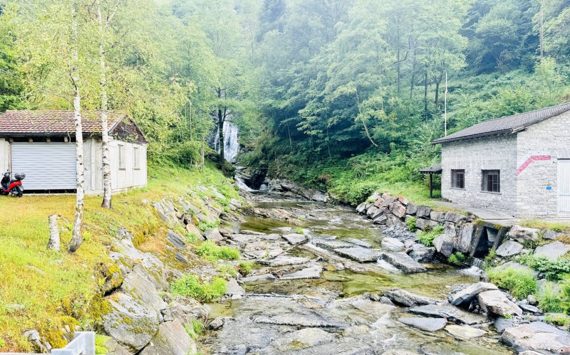 Wasserfall in Vergeletto: Geheimtipp im Onsernonetal Wasserfall Vergeletto Onsernonetal 1 1170x730 - Wasserfall in Vergeletto: Geheimtipp im Onsernonetal