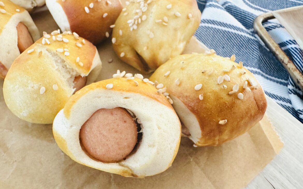 Wuerstchen im Schlafrock aus Laugengebaeck 2 1170x730 - Würstchen im Schlafrock: Perfektes Fingerfood für Kinder