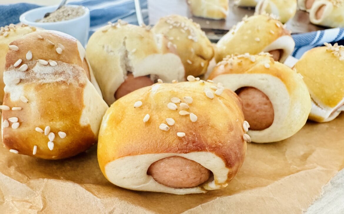 Wuerstchen im Schlafrock aus Laugengebaeck 1 1170x730 - Würstchen im Schlafrock: Perfektes Fingerfood für Kinder