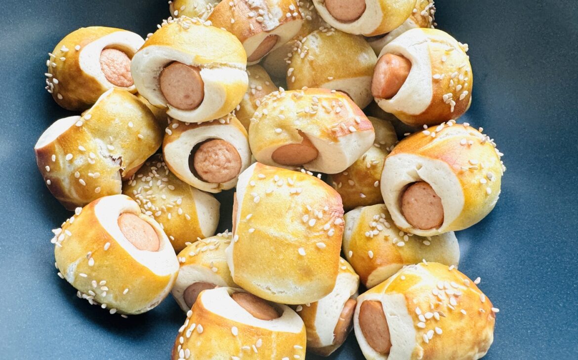 Wuerstchen im Schlafrock aus Laugengebaeck 4 1170x730 - Würstchen im Schlafrock: Perfektes Fingerfood für Kinder